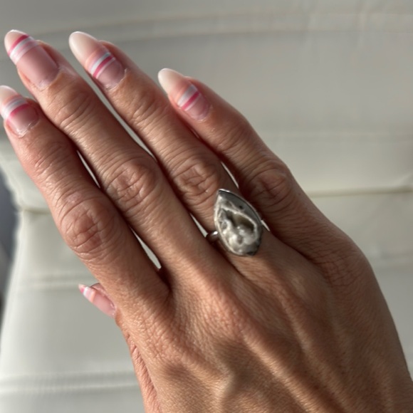 Elegant Silver Ring - Picture 1 of 1